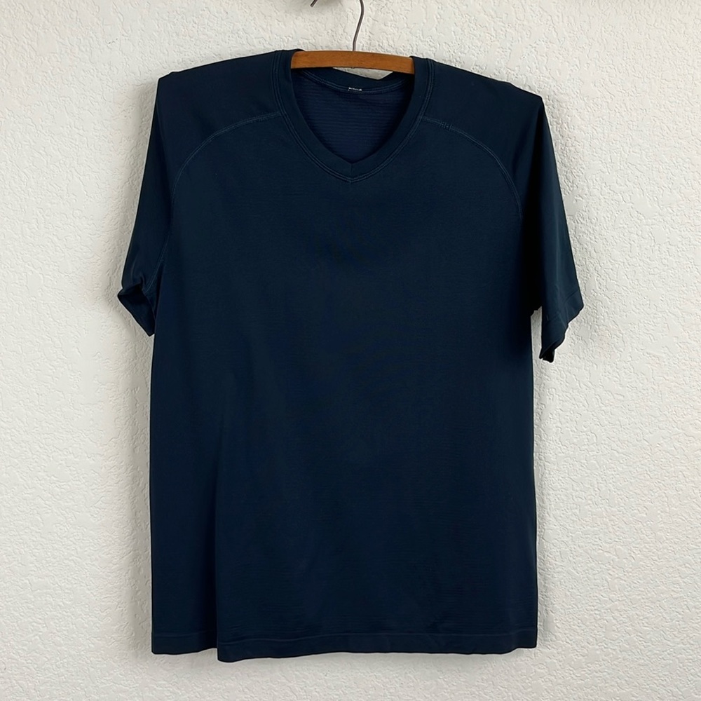 Lululemon V Neck Striped Men's Short Sleeve Blue